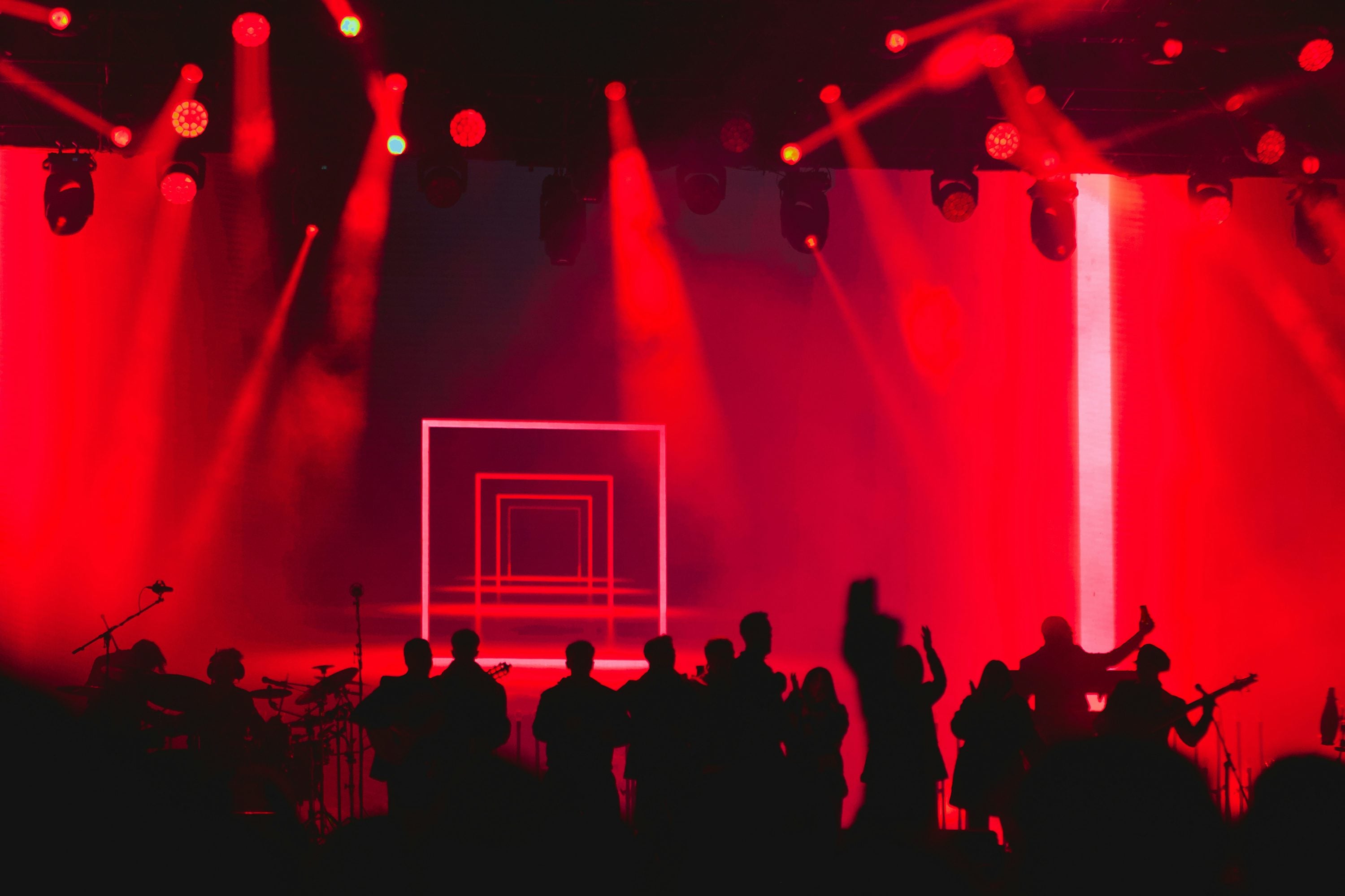 Concert stage with red lights and crowd — LAMIGA event production